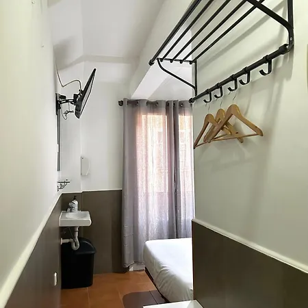 Be Ramblas Guest House-3